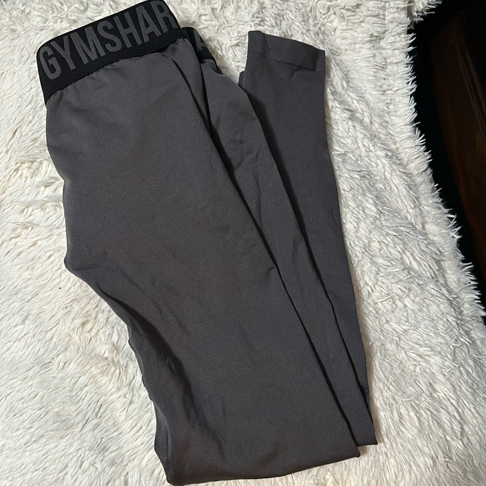 Used Gymshark leggings with slight piling in one area.